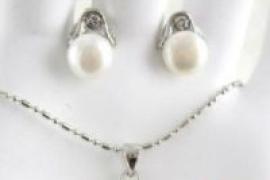 Set Collana e Orecchini in perla bianca naturale 1