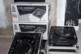 2x PIONEER CDJ-1000MK3 & 1x DJM-800 MIXER DJ PACKAGE +... 2