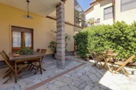 Vacation in small villa a few meters from the sea in... 2